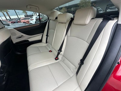 2023 Lexus ES 300h