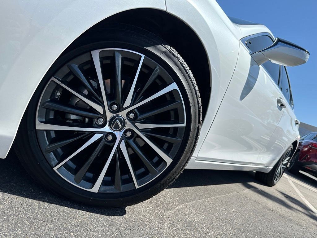 2025 Lexus ES 300h