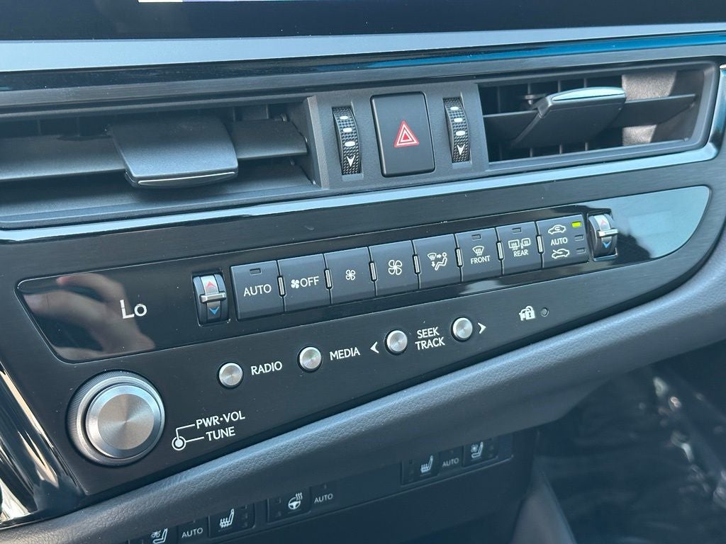 2025 Lexus ES 300h