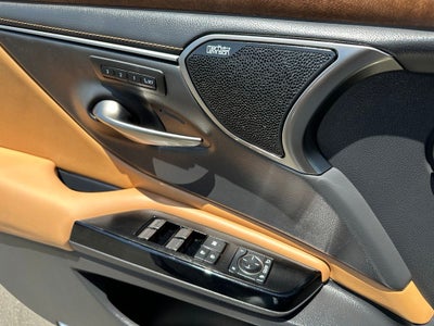 2025 Lexus ES 300h Luxury