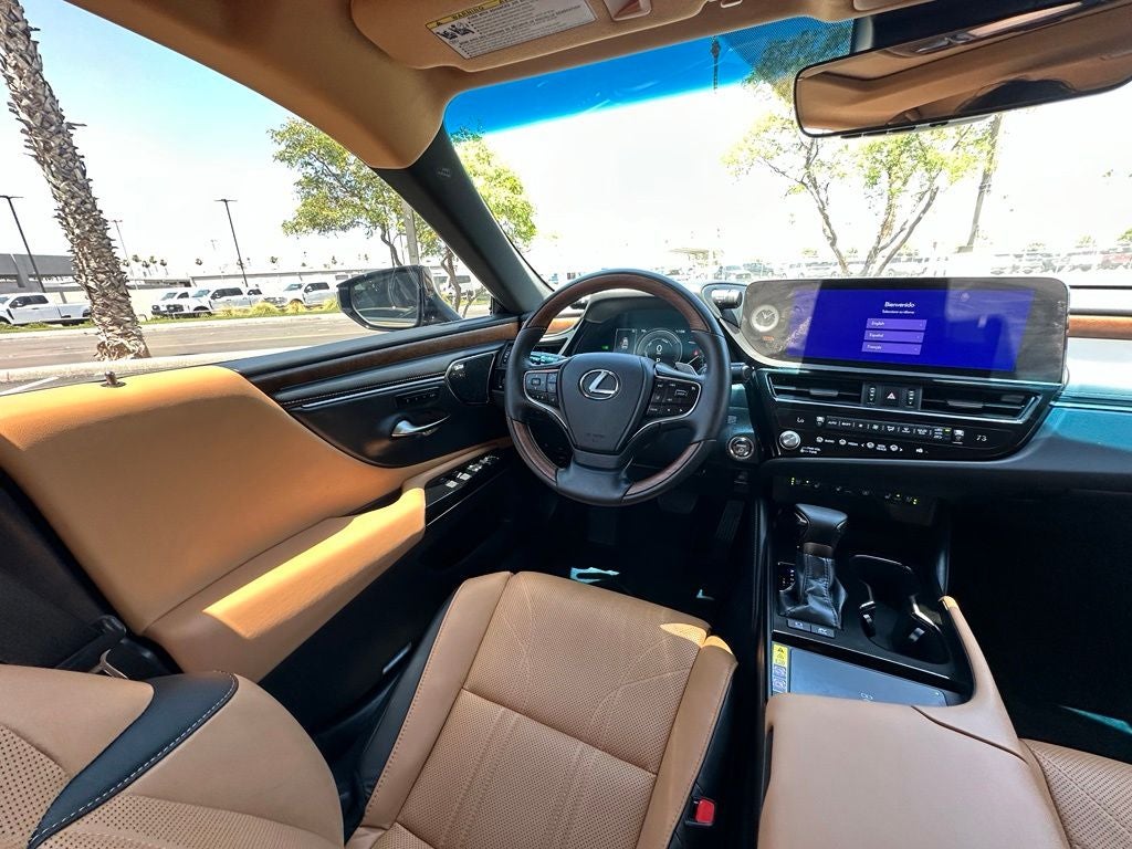 2025 Lexus ES 300h Luxury