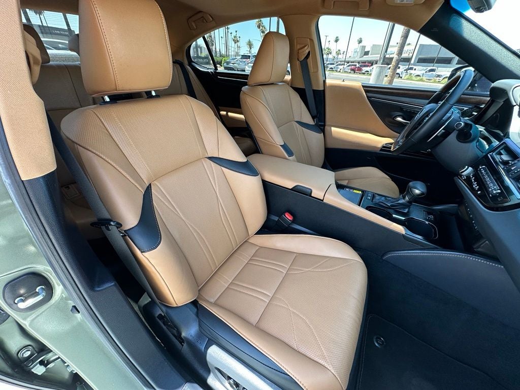2025 Lexus ES 300h Luxury