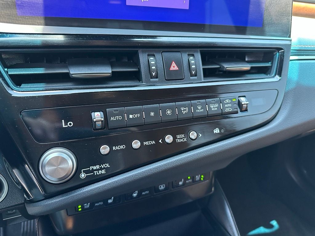 2025 Lexus ES 300h Luxury