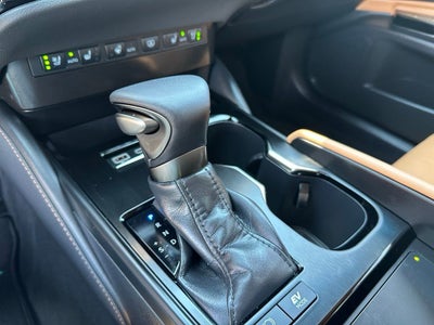 2025 Lexus ES 300h Luxury