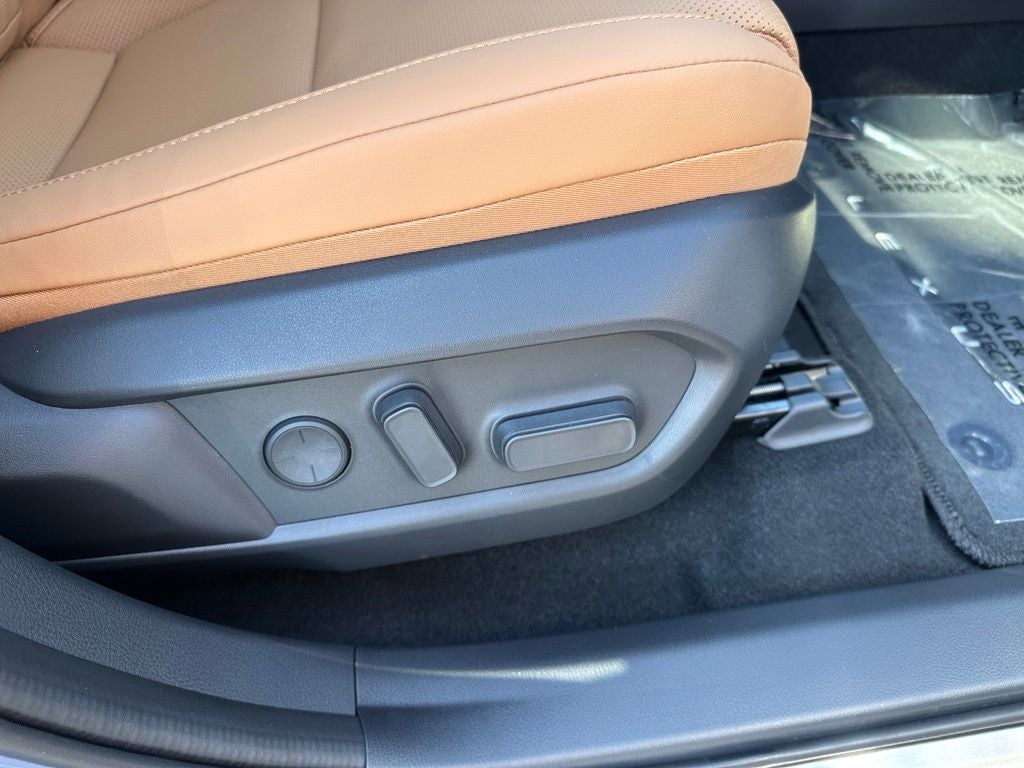 2026 Lexus ES LUXURY