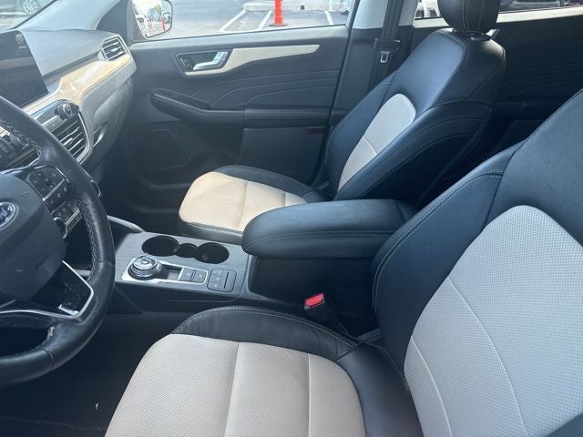 2022 Ford Escape Titanium Hybrid