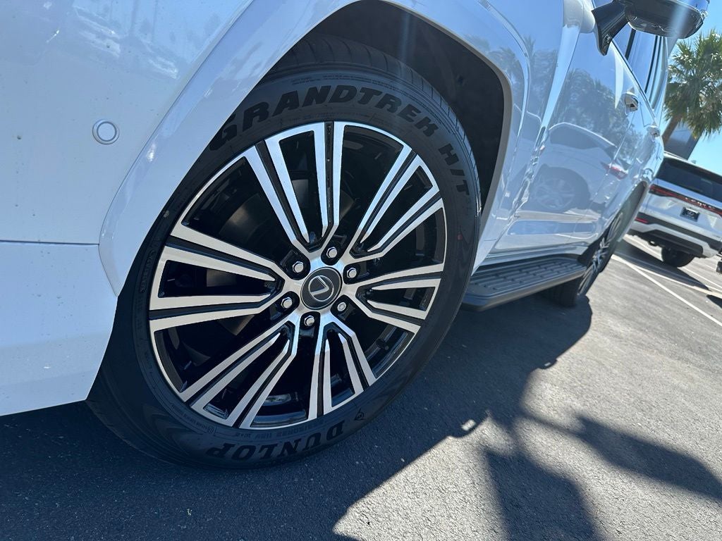 2026 Lexus LX 700h Luxury